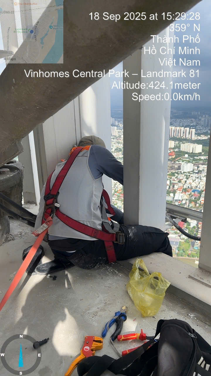 thi cong he thong chieu sang mat ngoai toa nha landmark 81